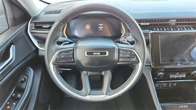 2023 Jeep Grand Cherokee Laredo 4x2