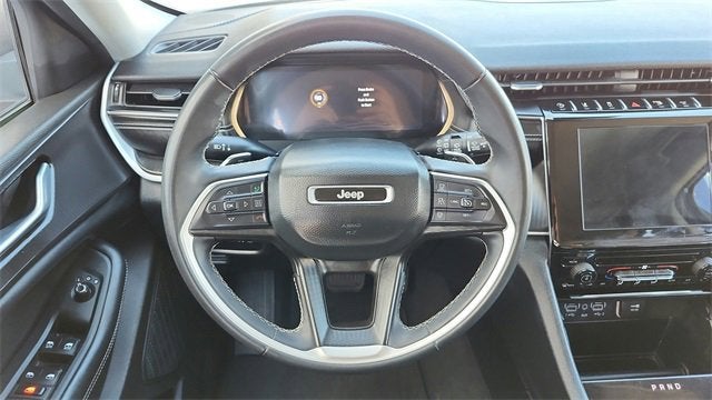 2023 Jeep Grand Cherokee Laredo 4x2