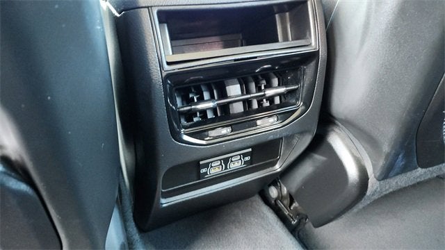 2023 Jeep Grand Cherokee Laredo 4x2