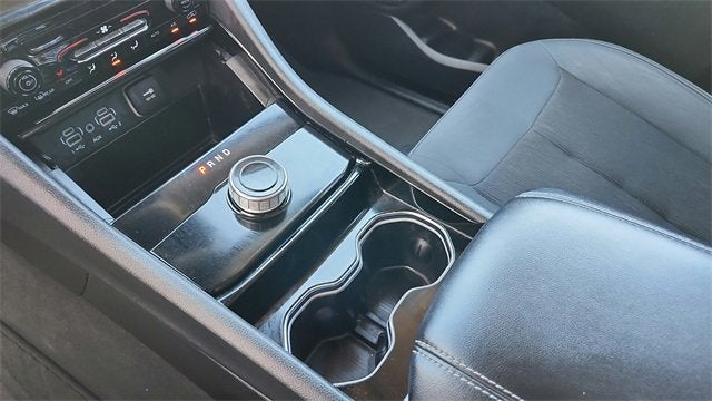 2023 Jeep Grand Cherokee Laredo 4x2