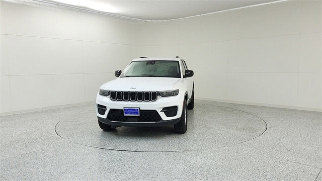2023 Jeep Grand Cherokee Laredo 4x2