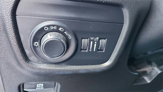 2023 Jeep Grand Cherokee Laredo 4x2