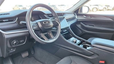 2023 Jeep Grand Cherokee Laredo 4x2