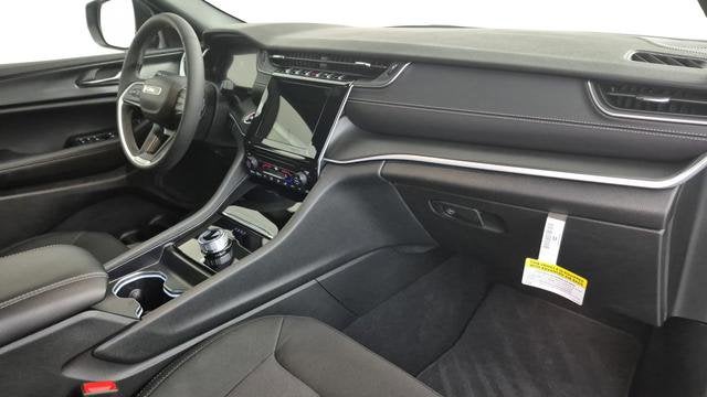2024 Jeep Grand Cherokee L Laredo 4x2