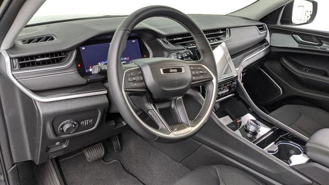 2024 Jeep Grand Cherokee L Laredo 4x2