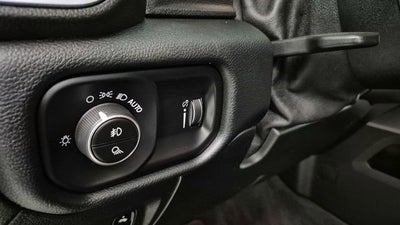 2020 RAM 1500 Big Horn Crew Cab 4x4 5'7" Box