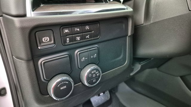 2026 Chevrolet Suburban LT - Photo 10