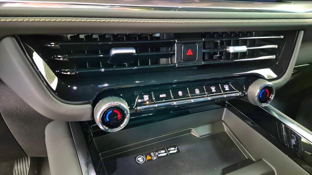 2026 Chevrolet Suburban Premier - Photo 17