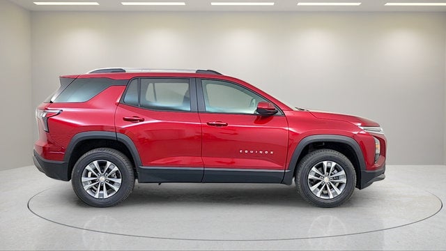 2027 Chevrolet Equinox LT - Photo 8
