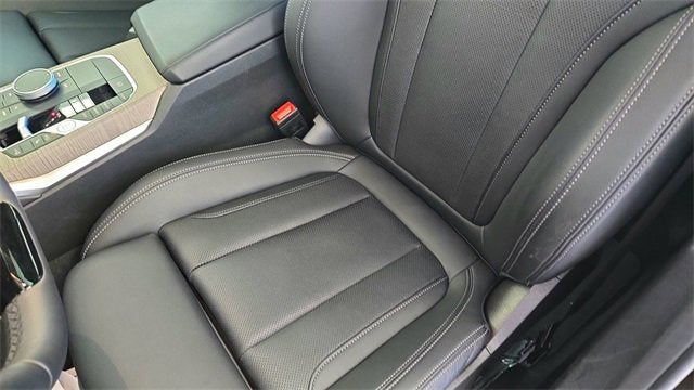 2025 BMW 3 Series 330i