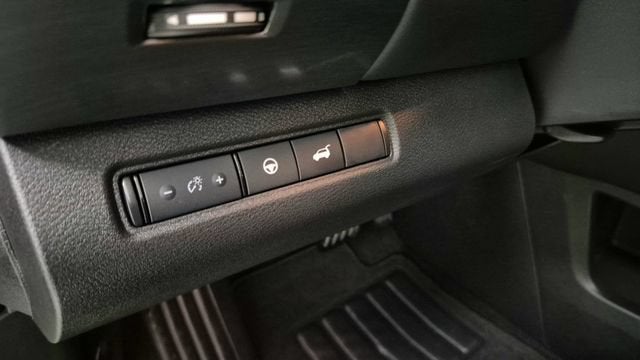 2025 Nissan Pathfinder SL FWD
