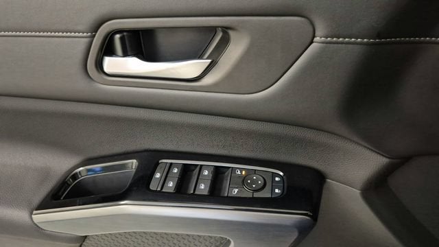 2025 Nissan Pathfinder SL FWD