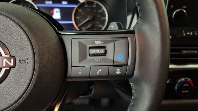 2025 Nissan Pathfinder SL FWD
