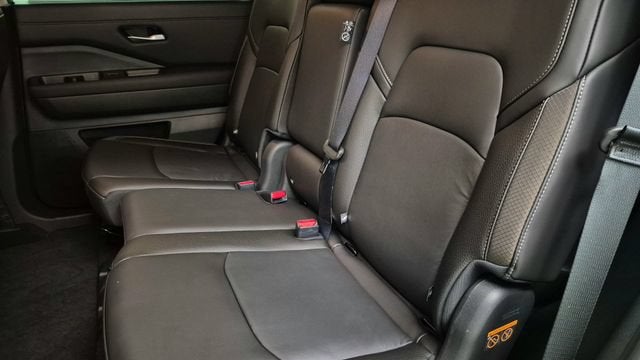 2025 Nissan Pathfinder SL FWD