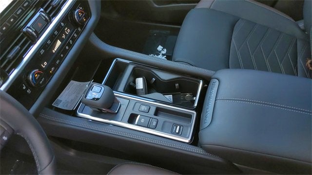 2024 Nissan Pathfinder Platinum FWD