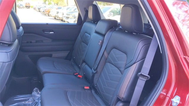 2024 Nissan Pathfinder Platinum FWD