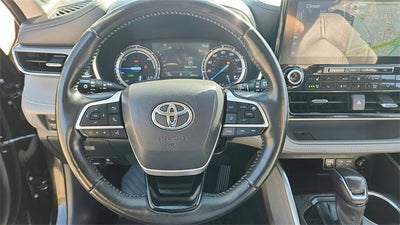 2022 Toyota Highlander Hybrid Platinum