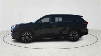 2022 Toyota Highlander Hybrid Platinum