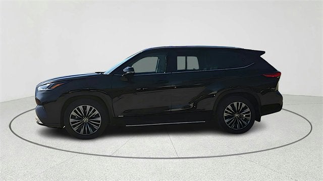2022 Toyota Highlander Hybrid Platinum