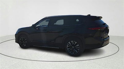 2022 Toyota Highlander Hybrid Platinum