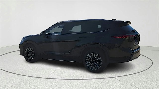 2022 Toyota Highlander Hybrid Platinum