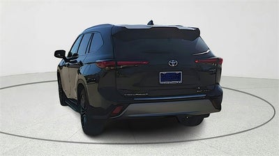 2022 Toyota Highlander Hybrid Platinum