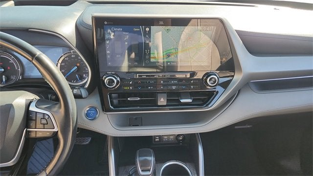 2022 Toyota Highlander Hybrid Platinum