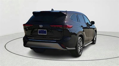 2022 Toyota Highlander Hybrid Platinum