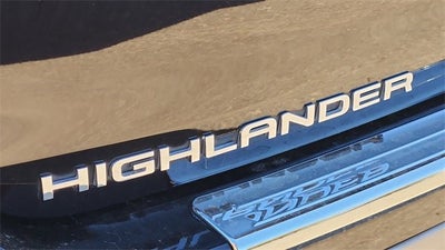 2022 Toyota Highlander Hybrid Platinum