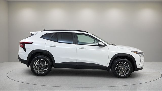 2026 Chevrolet Trax LT - Photo 8