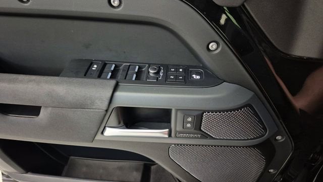 2022 Land Rover Defender X-Dynamic SE