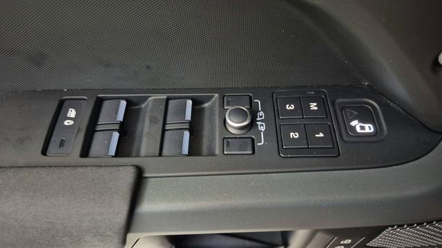 2022 Land Rover Defender X-Dynamic SE