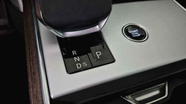 2025 Land Rover Range Rover P400 SE 7 Seat