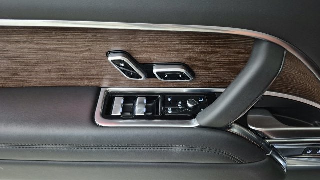 2025 Land Rover Range Rover P400 SE 7 Seat