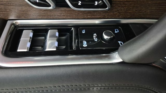 2025 Land Rover Range Rover P400 SE 7 Seat