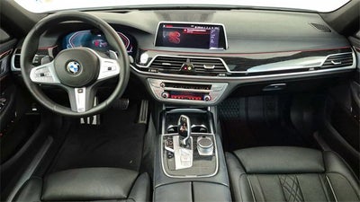 2022 BMW 740 i
