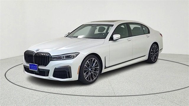 2022 BMW 740 i