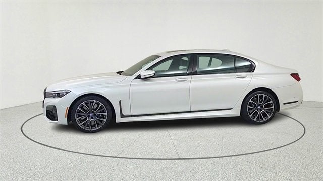 2022 BMW 740 i
