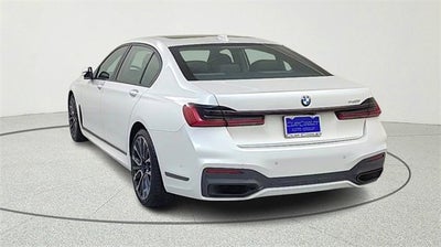 2022 BMW 740 i
