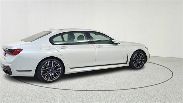 2022 BMW 740 i