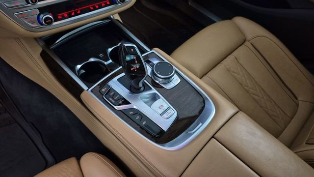 2022 BMW 740 i xDrive